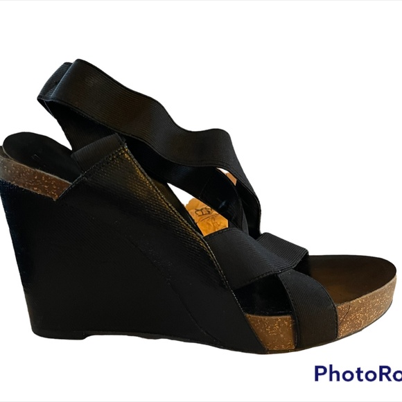 BCBG Sandals (8.5M) - Picture 2 of 6